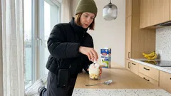 3 składniki, 10 minut: warstwowy deser z zefirem i bananem bez pieczenia