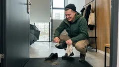 Dlaczego niektórzy przecierają skórzane buty majonezem tuż przed wyjściem: efekt w 5 minut, ale jest jeden haczyk