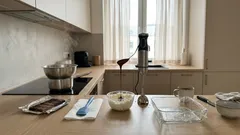 2 składniki i trik z chłodzeniem: sernikowe kostki w czekoladzie bez pieczenia