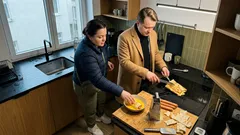 Koperty z lawasza z parówką i serem – szybka przekąska z patelni w 10 minut